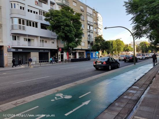 PLAZA DE GARAJE EN LUIS MONTOTO 116 - SEVILLA