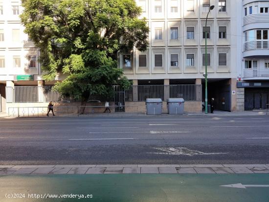 PLAZA DE GARAJE EN LUIS MONTOTO 116 - SEVILLA