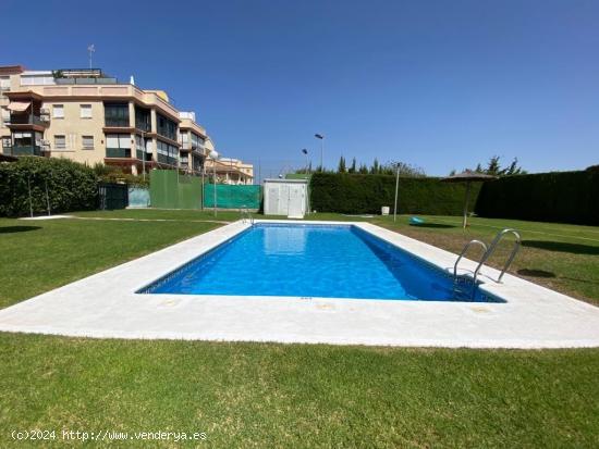 ¡Exclusivo ático con terraza, piscina y garaje privado! - CADIZ