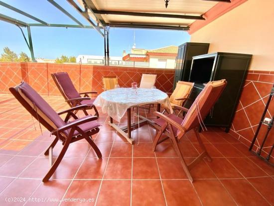 ¡Exclusivo ático con terraza, piscina y garaje privado! - CADIZ