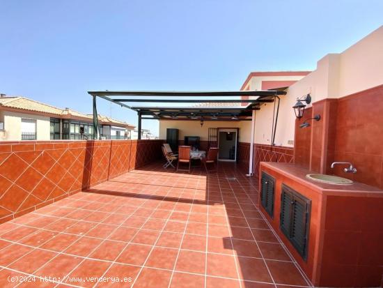 ¡Exclusivo ático con terraza, piscina y garaje privado! - CADIZ