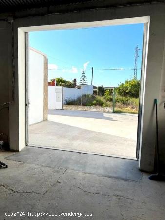 NAVE INDUSTRIAL CERCA DEL CENTRO COMERCIAL LAS DUNAS - CADIZ