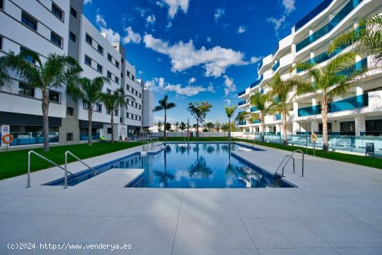 VENTA DE PISO EN LA ZONA DE LAS LAGUNAS, FUENGIROLA Y MIJAS COSTA. 1 DORMITORIO, TERRAZA Y GARAJE. -