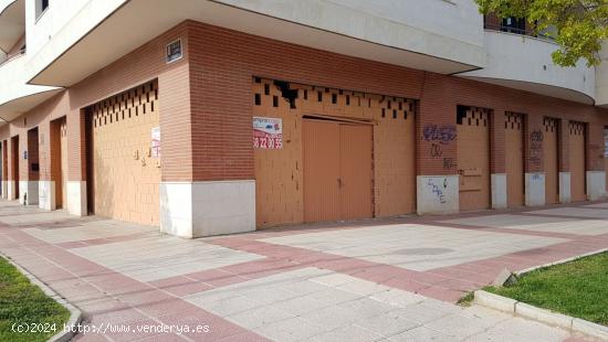  Local comercial en San Basilio junto a jardín, estratégicamente situado - MURCIA 