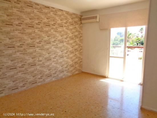 ¡¡ SE VENDE PISO CON TERRAZA A ESCASOS METROS DE LA PLAYA !! - BALEARES