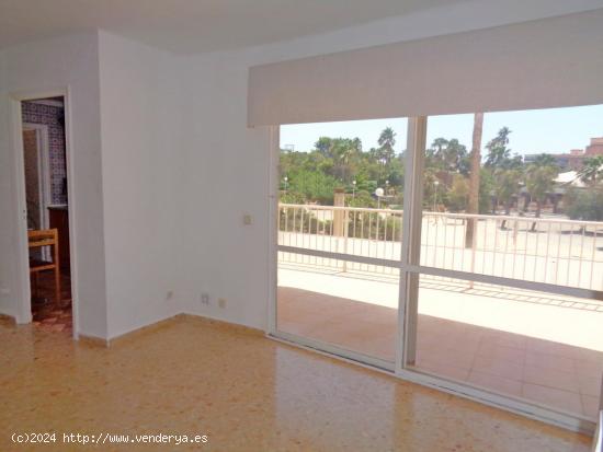 ¡¡ SE VENDE PISO CON TERRAZA A ESCASOS METROS DE LA PLAYA !! - BALEARES