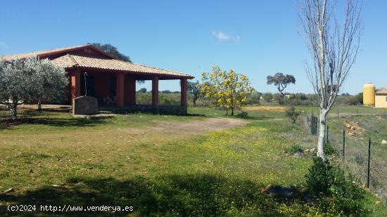 PARCELA CON CHALET JUNTO AL PANTANO - CORDOBA