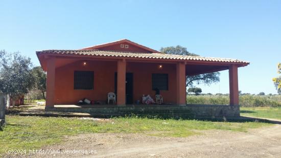 PARCELA CON CHALET JUNTO AL PANTANO - CORDOBA