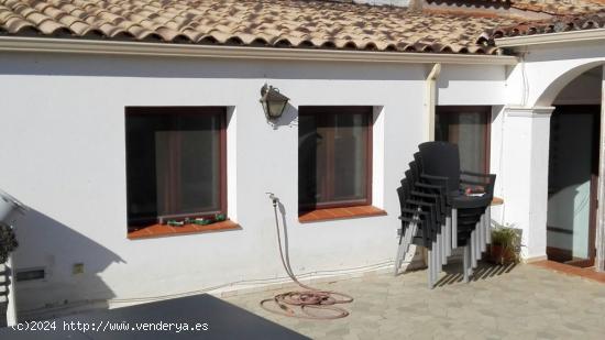 CASA CON COCHERA + PARCELA CON PISCINA - CORDOBA