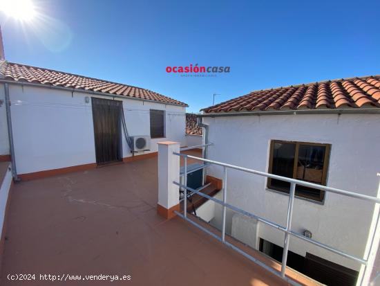 CASA CON TEJADO NUEVO EN EL CENTRO - CORDOBA