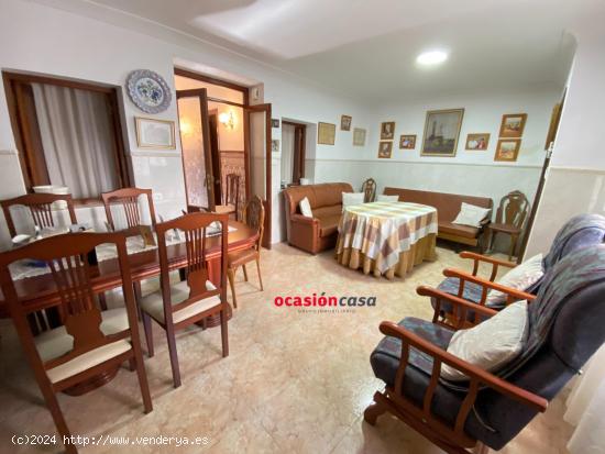 CASA CON TEJADO NUEVO EN EL CENTRO - CORDOBA