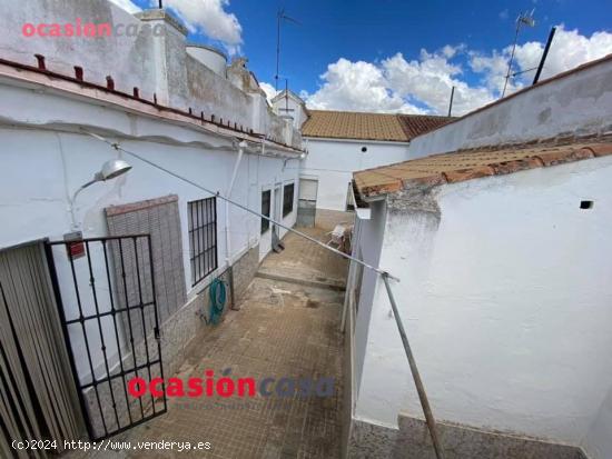 CASA CON TEJADO NUEVO EN EL CENTRO DE PUEBLONUEVO - CORDOBA