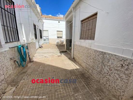 CASA CON TEJADO NUEVO EN EL CENTRO DE PUEBLONUEVO - CORDOBA