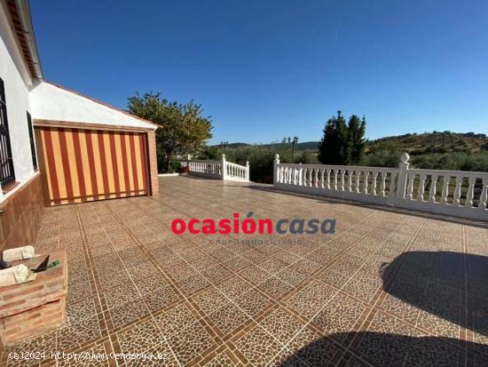 ESPECTACULAR PARCELA CON CASA, PISCINA Y OLIVOS - CORDOBA