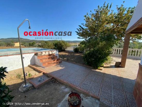 ESPECTACULAR PARCELA CON CASA, PISCINA Y OLIVOS - CORDOBA