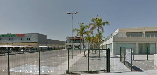 Se venden y se alquilan locales comerciales en zona de mucha afluencia junto a Mercadona. - ALICANTE