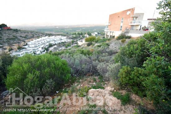 AMPLIO TERRENO URBANO PARA HACER LA CASA DE TUS SUEÑOS - VALENCIA