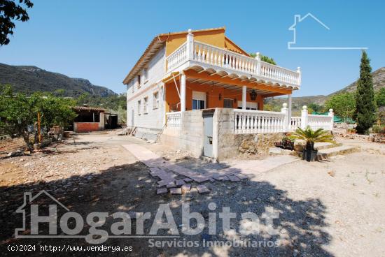 IMPRESIONANTE CHALET CON GARAJE, TERRAZA, TRASTERO Y PARCELA - VALENCIA