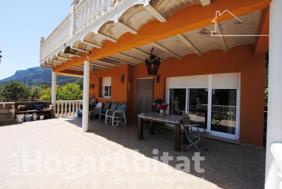 IMPRESIONANTE CHALET CON GARAJE, TERRAZA, TRASTERO Y PARCELA - VALENCIA