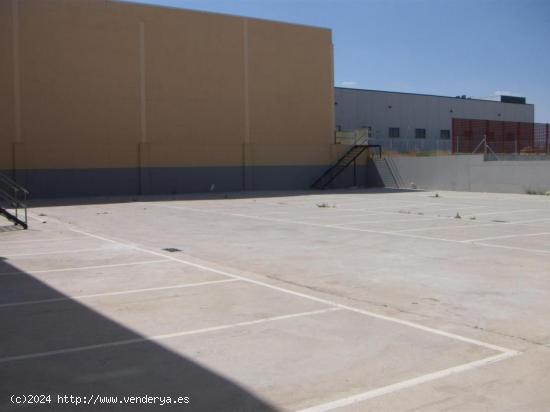 VENTA O ALQUILER DE 1.000 M2 DE LOCAL COMERCIAL EN POLÍGONO MONTALVO III. - SALAMANCA