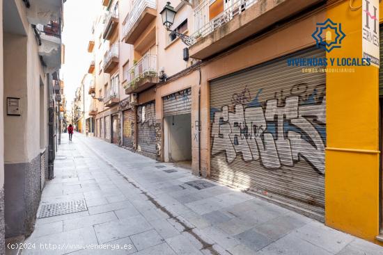 LOCAL COMERCIAL EN CALLE CRUZ JUNTO PUENTEZUELAS - GRANADA