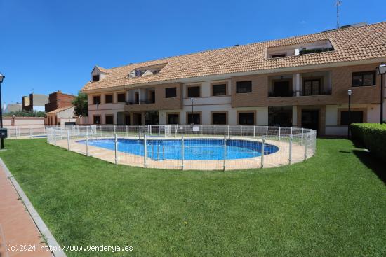 PISO PARA ENTRAR A VIVIR CON 3 DORMITORIOS, 2 BAÑOS, TERRAZA, GARAJE Y PISCINA COMUNITARIA - TOLEDO