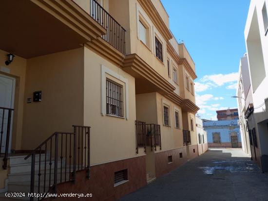 VENTA DE CASA ADOSADA EN LA LINEA. - CADIZ