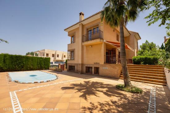 CHALET EN URBANIZACIÓN SANTA MARTA. GÓJAR. - GRANADA