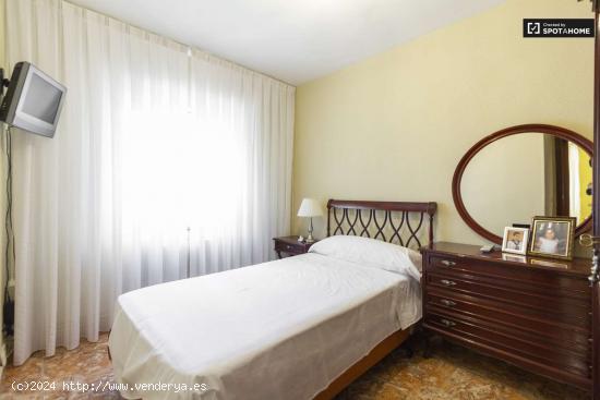  Se alquila habitación soleada en apartamento de 4 habitaciones en Villaverde - MADRID 