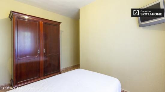 Se alquila habitación soleada en apartamento de 4 habitaciones en Villaverde - MADRID