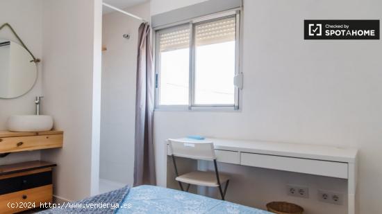 Acogedora habitación en apartamento de 5 dormitorios en Algirós - VALENCIA