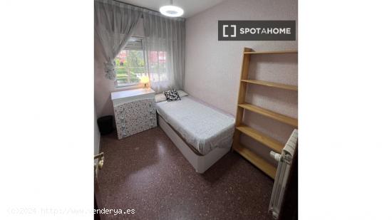 Se alquilan habitaciones para mujeres en piso de 3 habitaciones en Coslada - MADRID