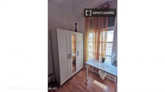 Dormitorio en piso compartido en Madrid - VALENCIA