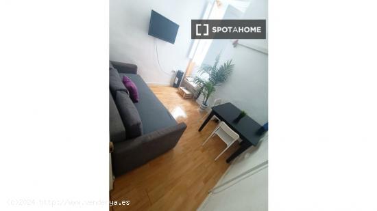 Dormitorio en piso compartido en Madrid - VALENCIA