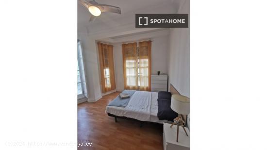 Dormitorio en piso compartido en Madrid - VALENCIA