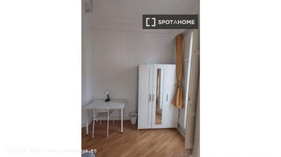 Dormitorio en piso compartido en Madrid - VALENCIA