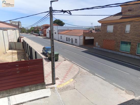 Adosado en esquina, con patio - SALAMANCA