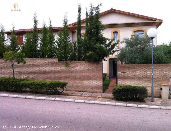 EMPIRE HOMES VENDE CHALET EN CERES GOLF - CACERES