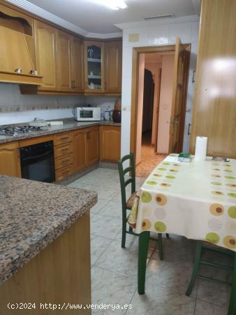 ¡OPORTUNIDAD! VIVIENDA AMPLIA CON DOS PATIOS , MUY PROXIMA AL CENTRO EN VENTA - ALICANTE