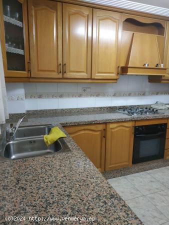 ¡OPORTUNIDAD! VIVIENDA AMPLIA CON DOS PATIOS , MUY PROXIMA AL CENTRO EN VENTA - ALICANTE