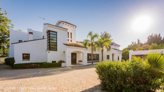 Villa de lujo junto a la playa en una ubicación privilegiada Guadalmina Baja - MALAGA