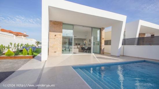 VENTA-OBRA NUEVA-VILLA-TORREVIEJA-3D-2B-135M2-PARCELA 400m2-SOLÁRIUM-PISCINA PRIVADA - ALICANTE