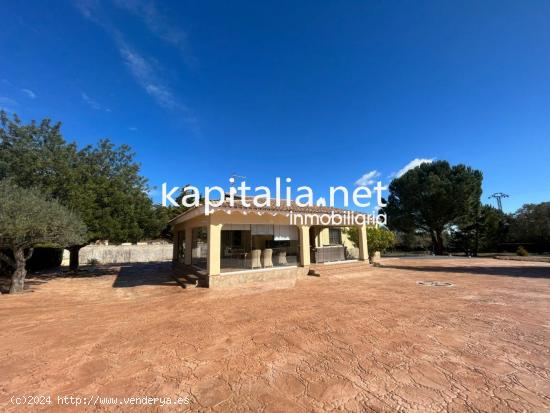 Gran chalet a la venta en Ontinyent - VALENCIA