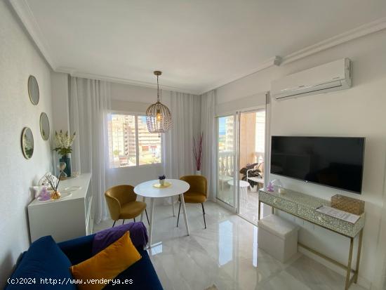 Exquisito Refugio Mediterráneo: Apartamento Renovado con Vistas en Nueva Torrevieja - ALICANTE