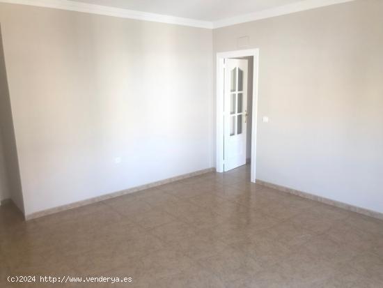 BONITO PISO SEMINUEVO A LA VENTA EN PUENTE DEL RIO - ALMERIA