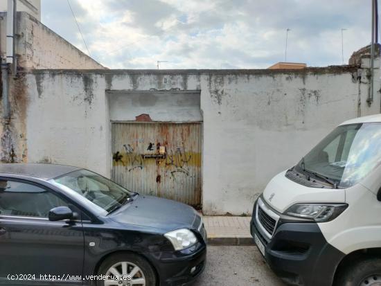 **** TERRENO URBANO EN PLENO CORAZO DE MANISES CON LICENCIA DE OBRA APROBADA PARA LA CASA DE TUS SUE