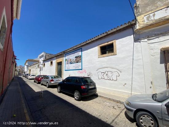 Casa Bodega con jardín y solar para construir hasta 4 apartamentos. - CADIZ