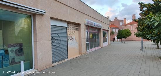 SEVILLA ESTE.- Local 271 M2 Junto oficina correos y farmacia - SEVILLA