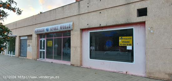 SEVILLA ESTE.- Local 271 M2 Junto oficina correos y farmacia - SEVILLA