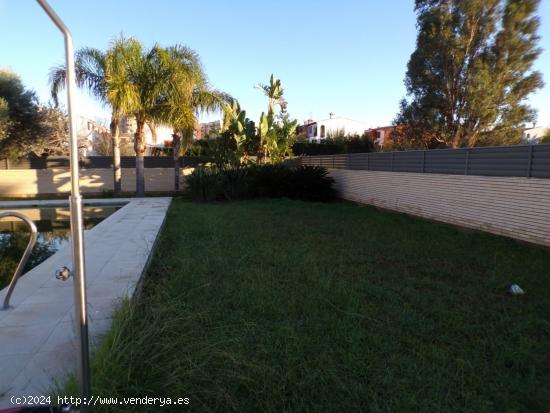 VILLA muy tranquila y a 5 minutos del pueblo piscina propia AMPLIA TERRAZA,LLAMANOS Y LO VISITAREMOS